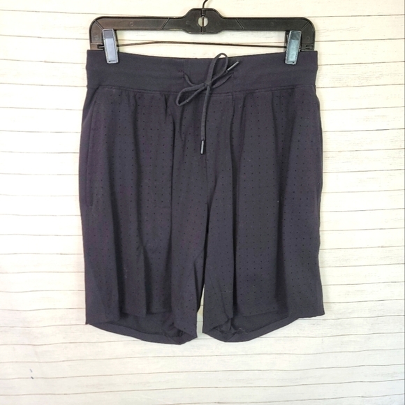 LULULEMON BLACK PREFORATED MESH SHORTS, SZ MEDIUM - Picture 1 of 12